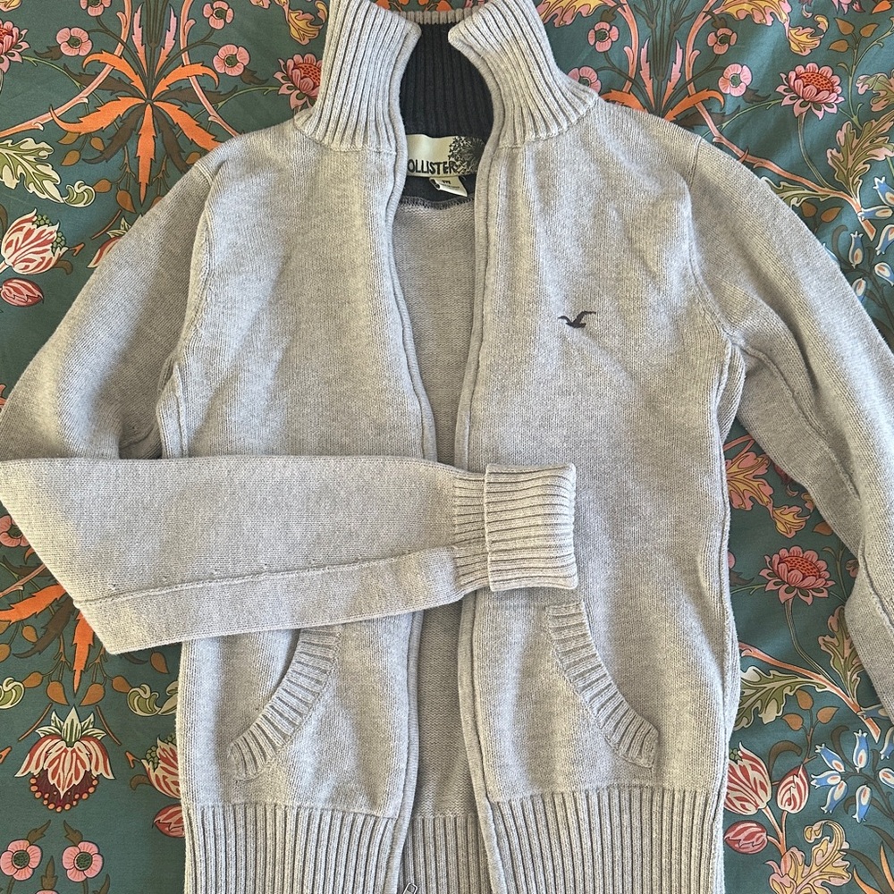 Hollister Boy’s Gray Sweater